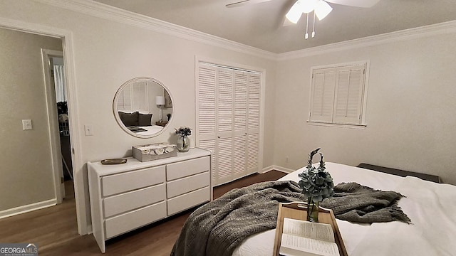 bedroom featuring crown molding, baseboards, ceiling fan, and dark wood-type flooring