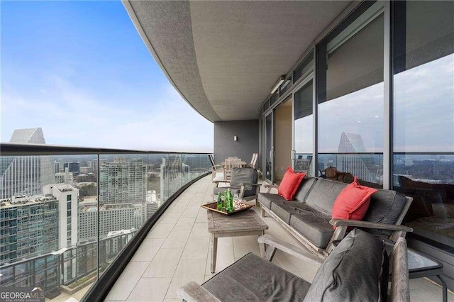 balcony featuring an outdoor hangout area and a city view