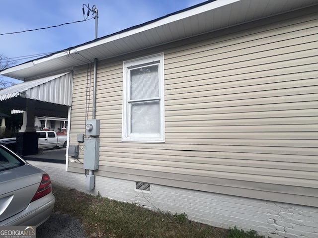 view of side of property featuring crawl space