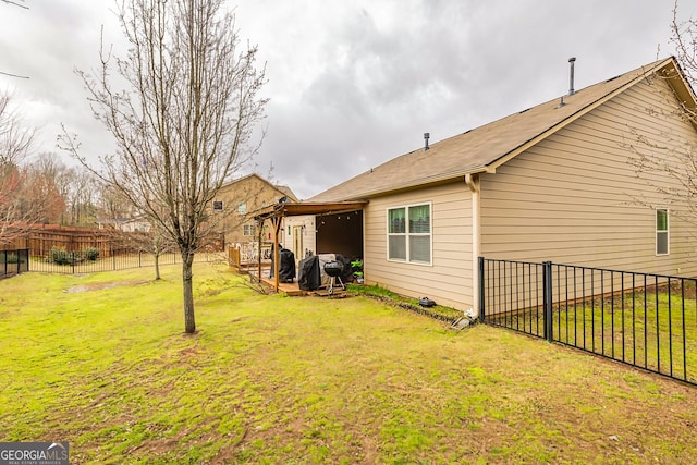 view of yard featuring a fenced backyard