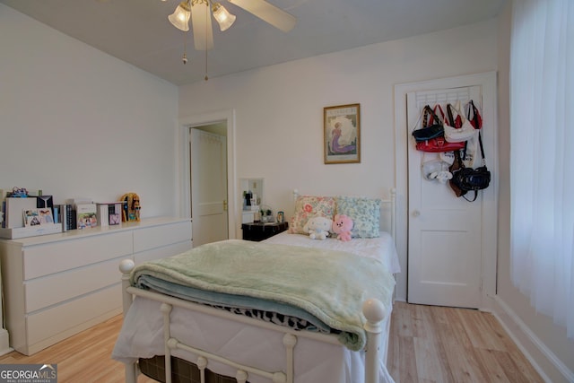 bedroom featuring light wood-type flooring and a ceiling fan
