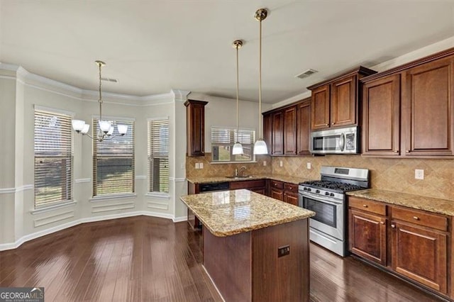 kitchen with tasteful backsplash, visible vents, dark wood finished floors, stainless steel appliances, and a sink