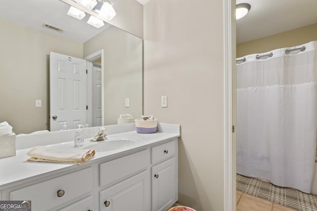 full bath featuring a shower with curtain, tile patterned flooring, visible vents, and vanity