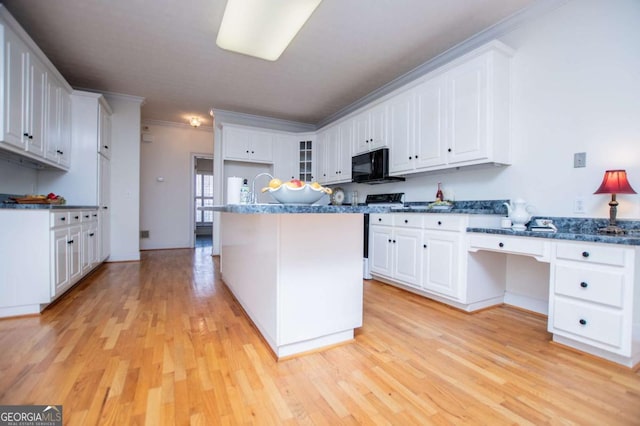 kitchen featuring light wood-style floors, black microwave, white cabinets, and crown molding