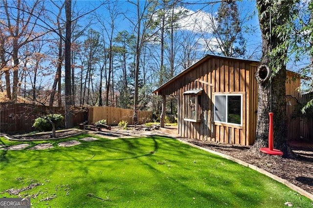 view of yard featuring a fenced backyard