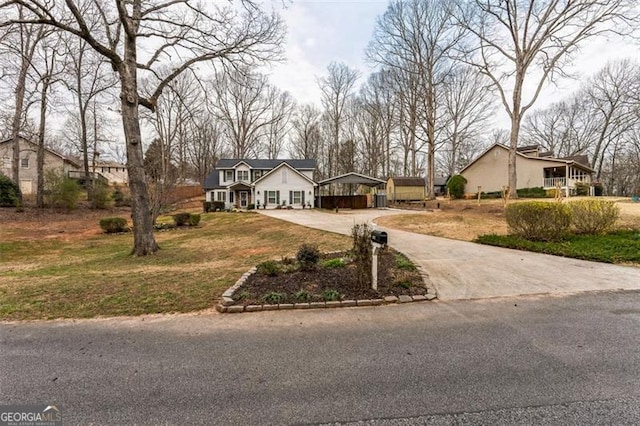 view of front of property with driveway and a front lawn