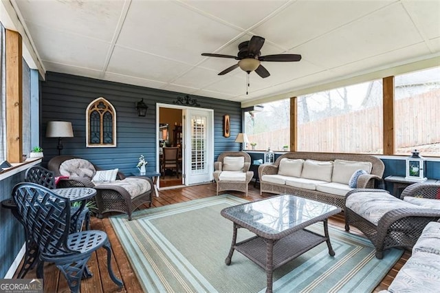 sunroom with ceiling fan