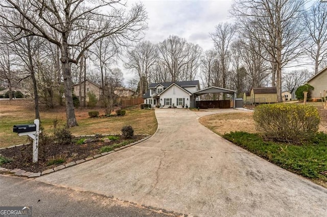 view of front of house with concrete driveway