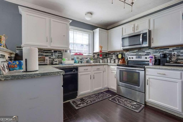 kitchen with tasteful backsplash, dark wood-style floors, appliances with stainless steel finishes, white cabinetry, and a sink