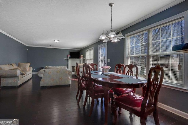 dining area featuring hardwood / wood-style floors, a notable chandelier, baseboards, and crown molding