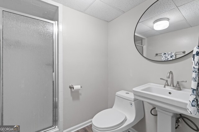 3928 Lake Ct, Gainesville, GA 30501 - bathroom featuring toilet, baseboards, a drop ceiling, and a shower stall
