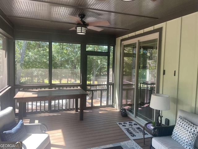 sunroom featuring ceiling fan