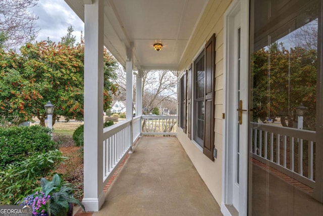 balcony featuring covered porch