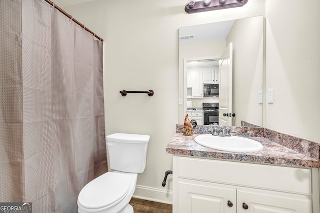 full bathroom with baseboards, visible vents, a shower with shower curtain, toilet, and vanity