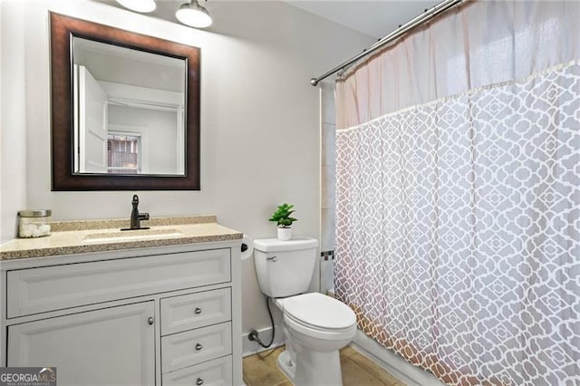 full bath with toilet, a shower with shower curtain, and vanity