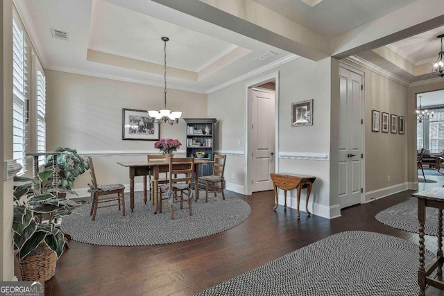 dining area featuring a raised ceiling, visible vents, and an inviting chandelier