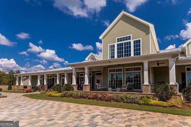 view of front of property featuring covered porch and a ceiling fan