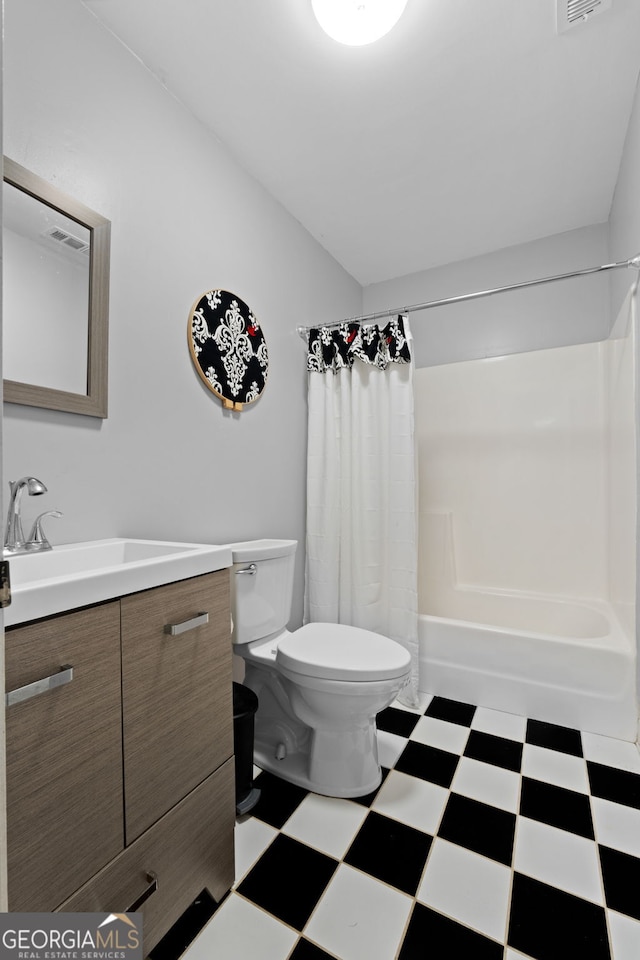 bathroom featuring shower / tub combo with curtain, visible vents, toilet, vanity, and tile patterned floors