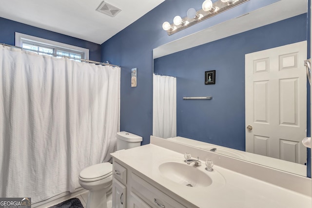 full bathroom featuring toilet, curtained shower, visible vents, and vanity