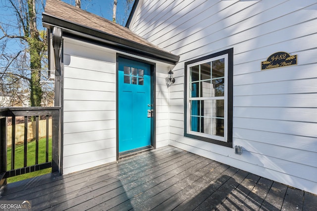 property entrance with a wooden deck