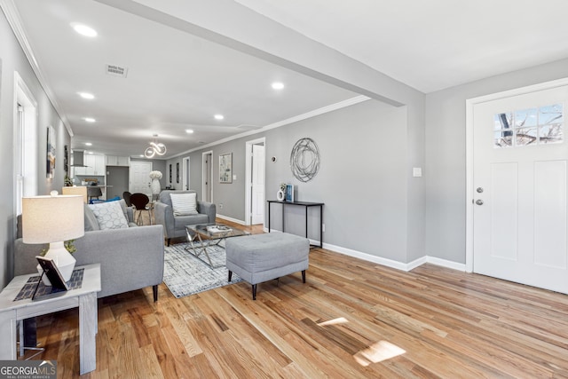 living area with crown molding, recessed lighting, visible vents, light wood-style floors, and baseboards