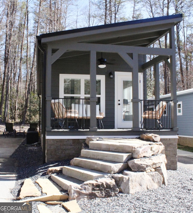 property entrance featuring a porch and a ceiling fan