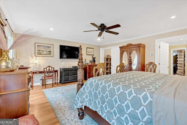 bedroom featuring light wood finished floors, ceiling fan, crown molding, and recessed lighting