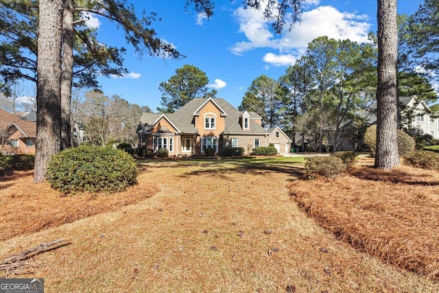 view of front facade with a front lawn