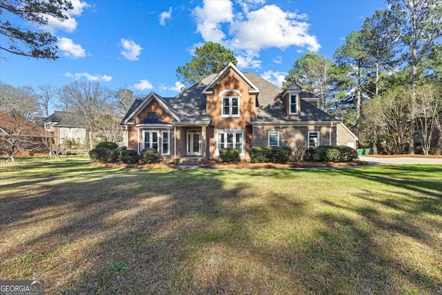 view of front facade featuring a front lawn