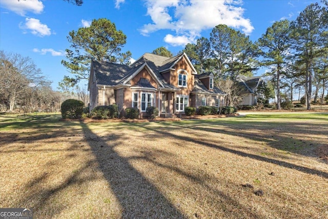 craftsman-style home featuring a front yard