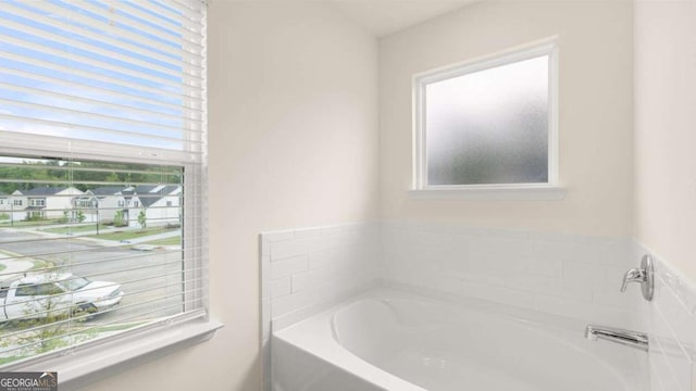 1039 Blue Juniper Cir, Loganville, GA 30052 - full bath featuring a garden tub