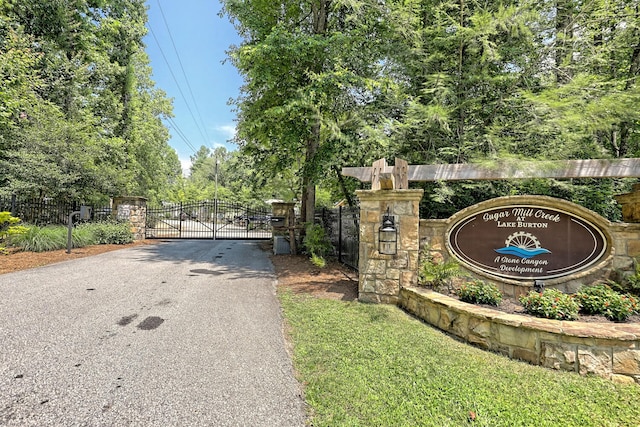4960 Laurel Ldg, Lot Clarkesville, GA 30523 - view of asphalt road featuring a gate