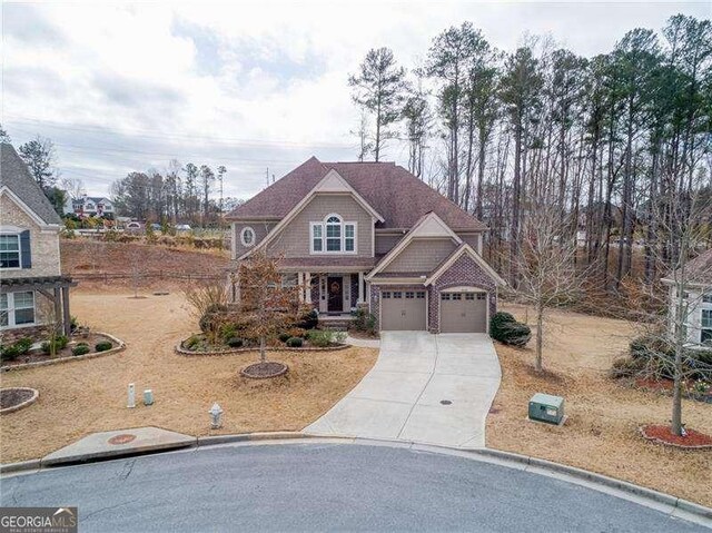 craftsman house featuring driveway