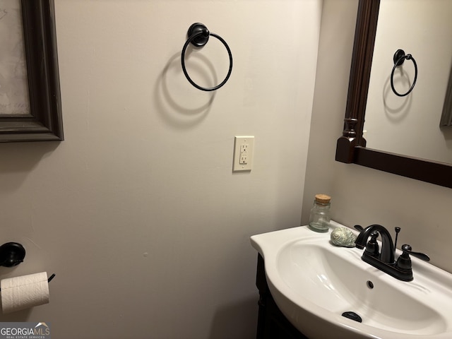 bathroom featuring a sink