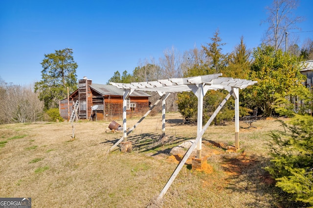 view of yard featuring a pergola