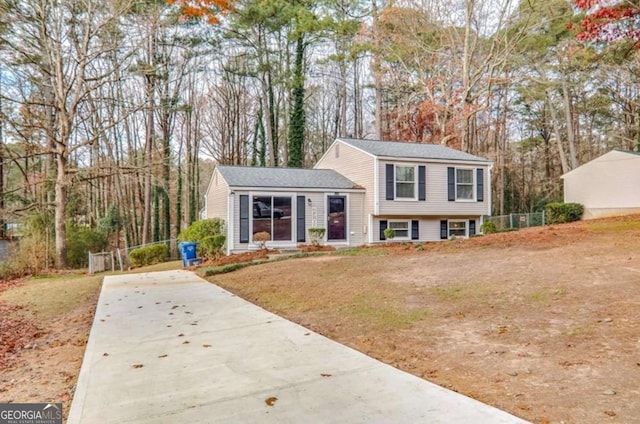 split level home with a front lawn