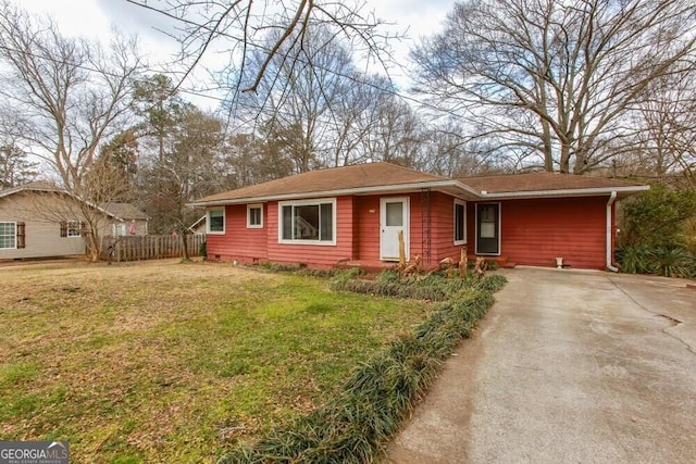 view of front facade featuring a front lawn, crawl space, and fence