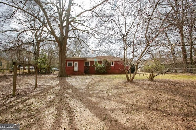 view of front of property featuring driveway