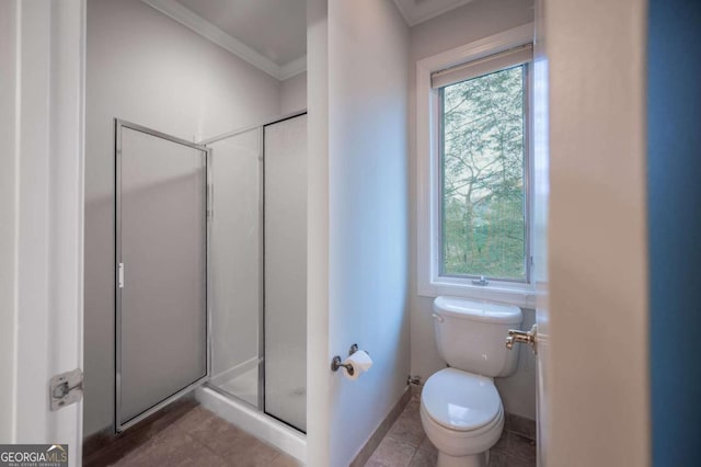 132 Sanderlin Mountain Dr S, Big Canoe, GA 30143 - bathroom featuring a shower stall, healthy amount of natural light, baseboards, toilet, and ornamental molding