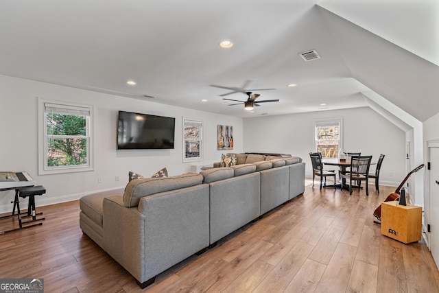 living area with light wood-style flooring, baseboards, visible vents, ceiling fan, and recessed lighting
