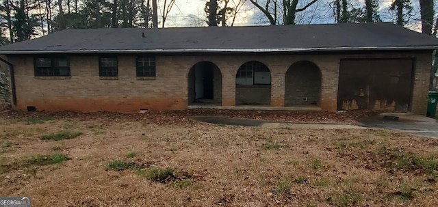 ranch-style house with brick siding, crawl space, and an attached garage