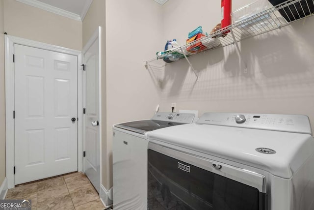 laundry room with laundry area, baseboards, crown molding, and independent washer and dryer