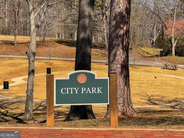 view of community / neighborhood sign