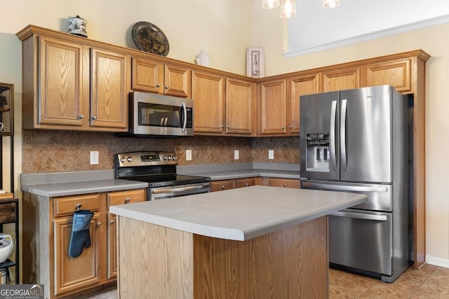 kitchen featuring light tile patterned floors, stainless steel appliances, a kitchen island, and backsplash