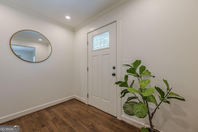 foyer entrance with recessed lighting, baseboards, dark wood-style flooring, and ornamental molding