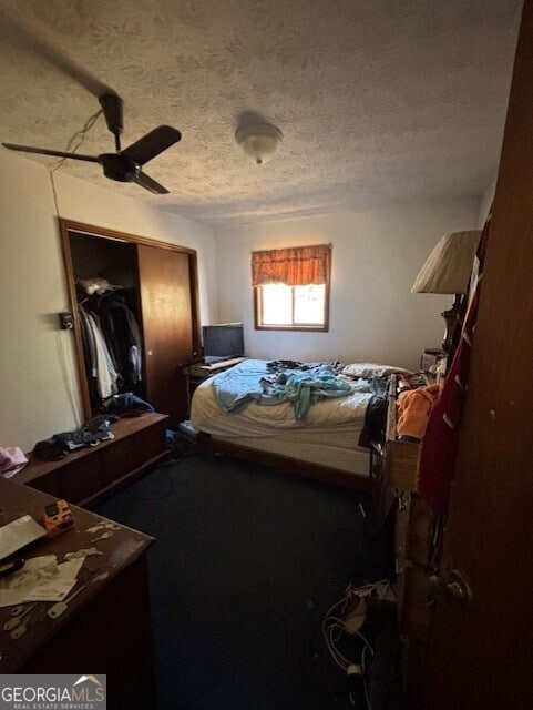 bedroom featuring a closet and a textured ceiling