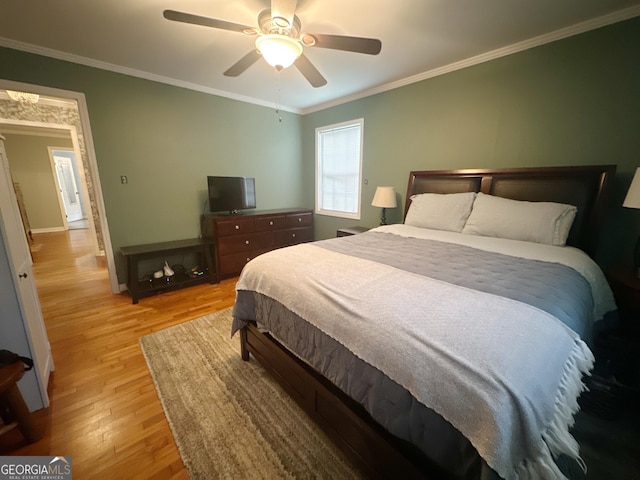 746 Thomas Rd, Trion, GA 30753 - full bathroom featuring wood finished floors, baseboards, double vanity, crown molding, and a shower with shower curtain
