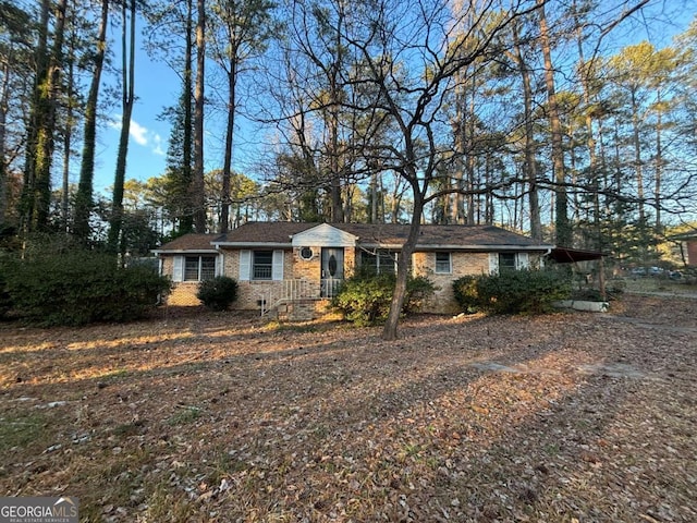 ranch-style house featuring brick siding