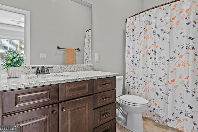 bathroom with a shower with shower curtain, vanity, and toilet