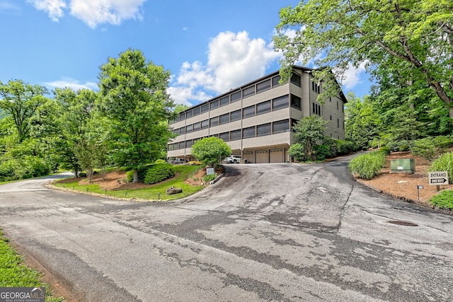 116 Smoky Mountain Ln Unit 103, Clayton, GA 30525 - view of property with a garage and driveway